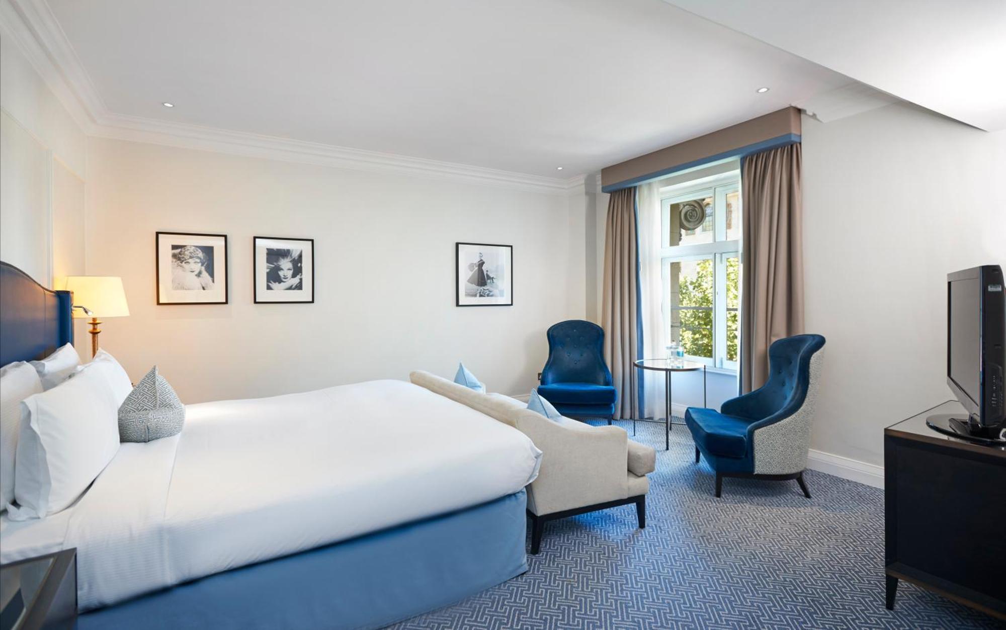 Executive King Room Lounge Access