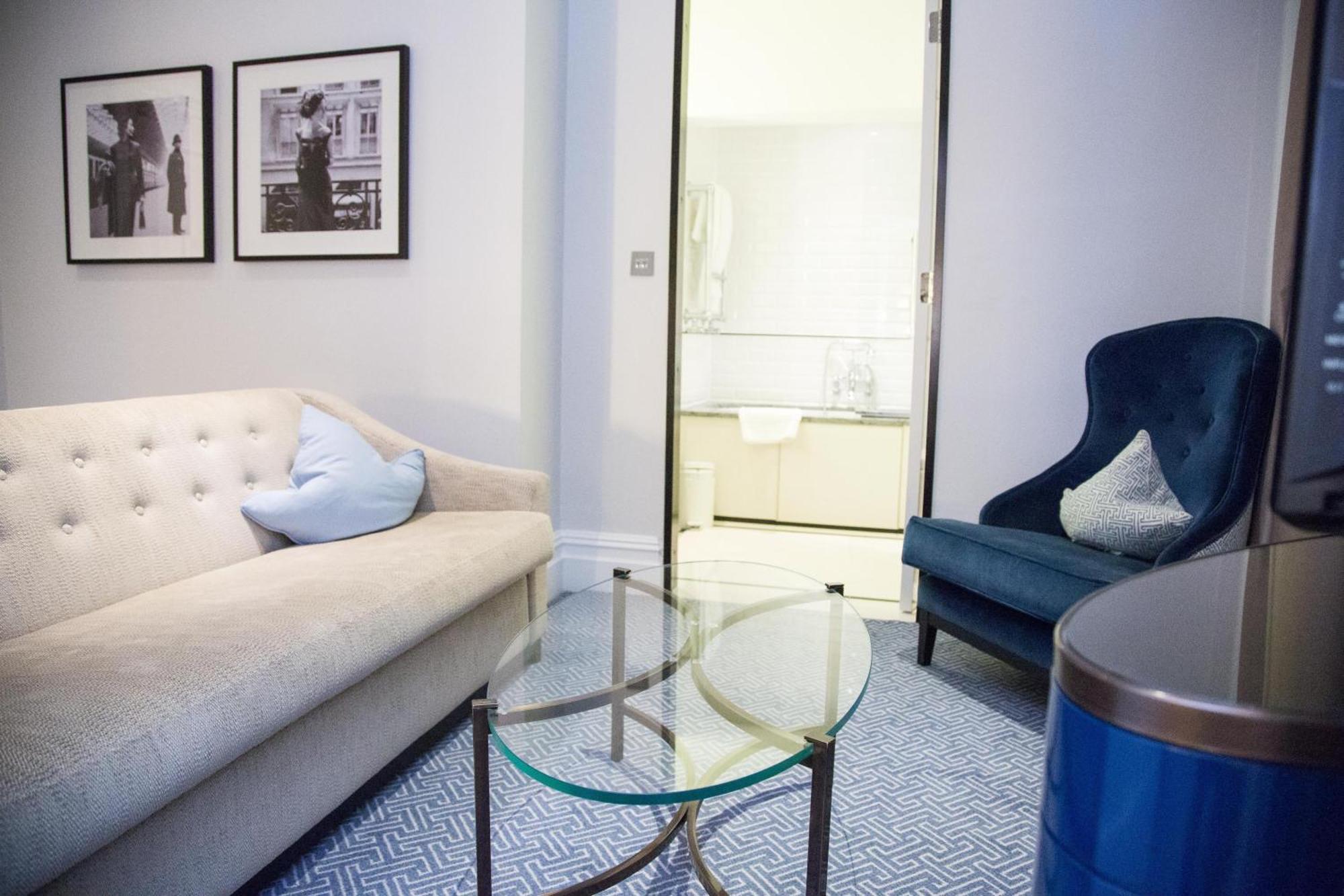 Junior King Suite Lounge Access